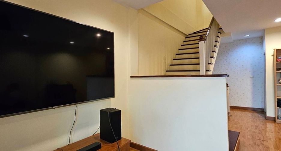 For sale 3 Beds townhouse in Lam Luk Ka, Pathum Thani