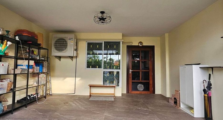 For sale 3 Beds townhouse in Lam Luk Ka, Pathum Thani