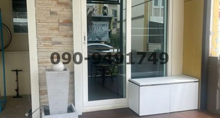 For rent 3 bedrooms townhouse in Lat Krabang, Bangkok
