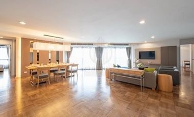 For rent 3 bedrooms condo in Yan Nawa, Bangkok