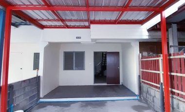 À vendre 2 chambres maison de ville à Thanyaburi, Pathum Thani
