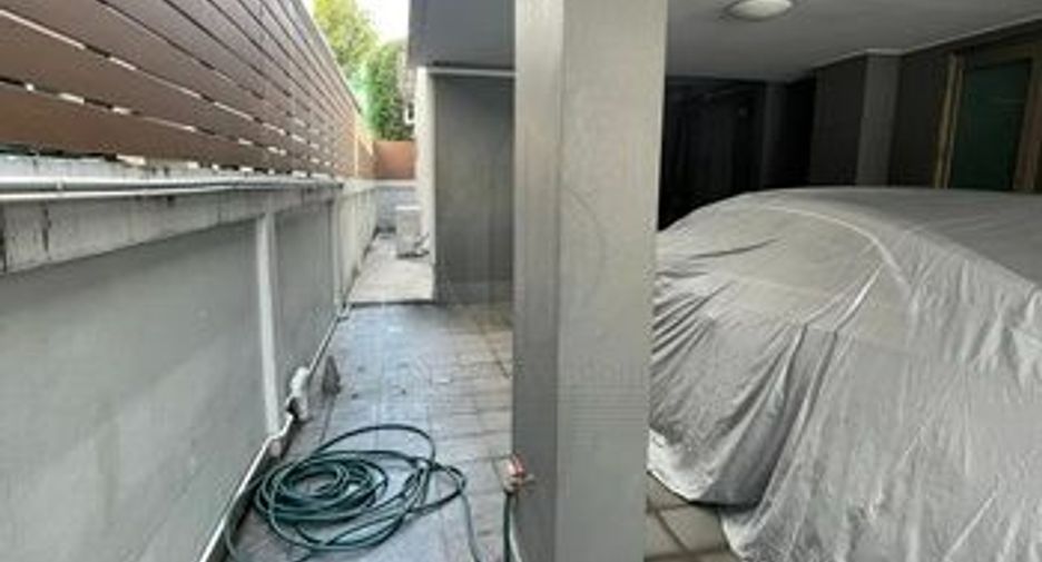 For sale 5 bedrooms house in Suan Luang, Bangkok