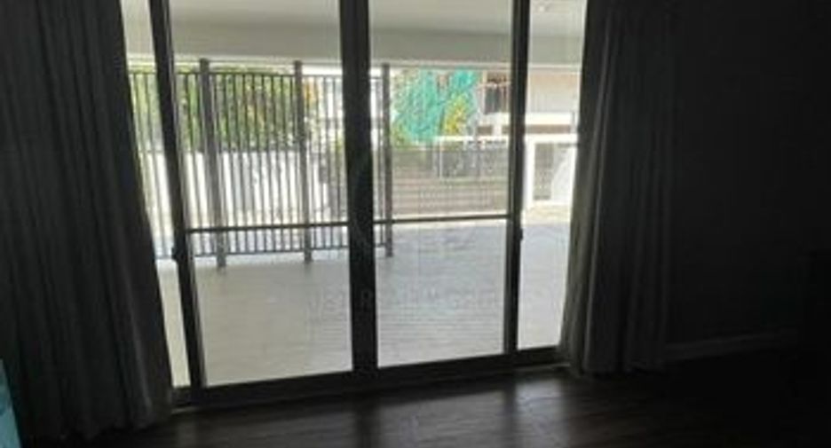 For sale 5 bedrooms house in Suan Luang, Bangkok