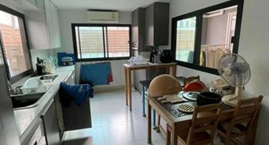 For sale 5 bedrooms house in Suan Luang, Bangkok