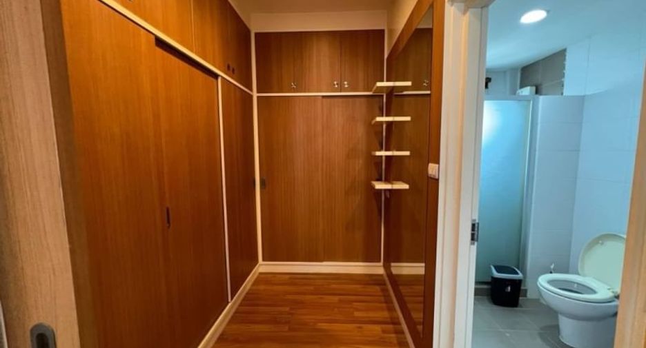 Casa en venta de 3 habitaciones en Si Racha, Chonburi