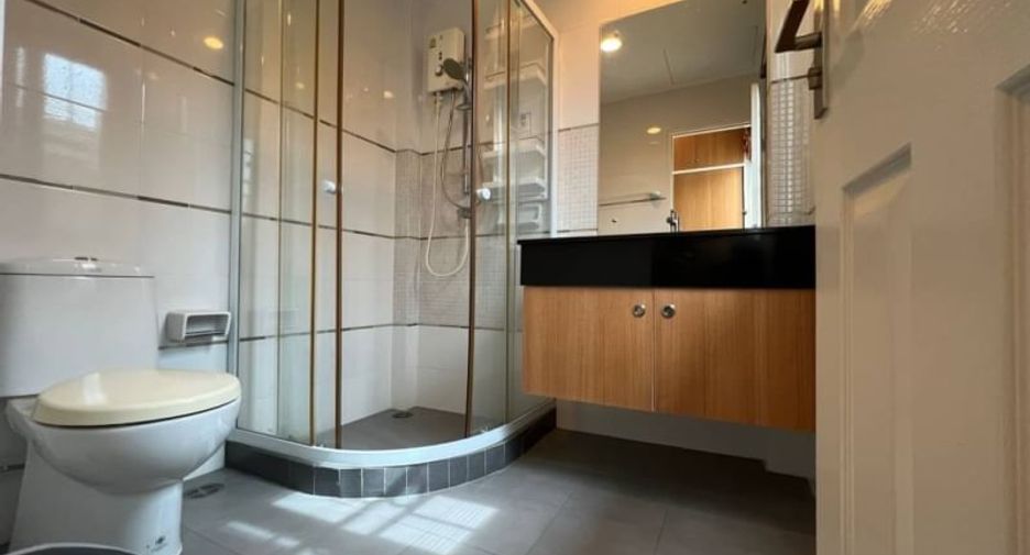Casa en venta de 3 habitaciones en Si Racha, Chonburi