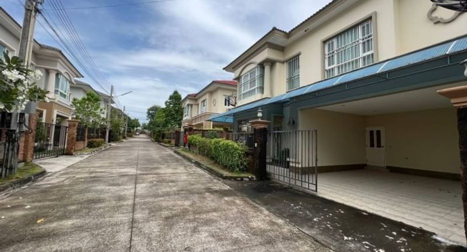 Casa en venta de 3 habitaciones en Si Racha, Chonburi