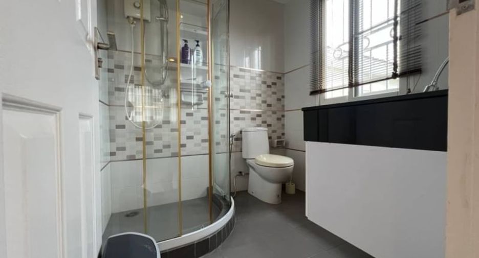 Casa en venta de 3 habitaciones en Si Racha, Chonburi