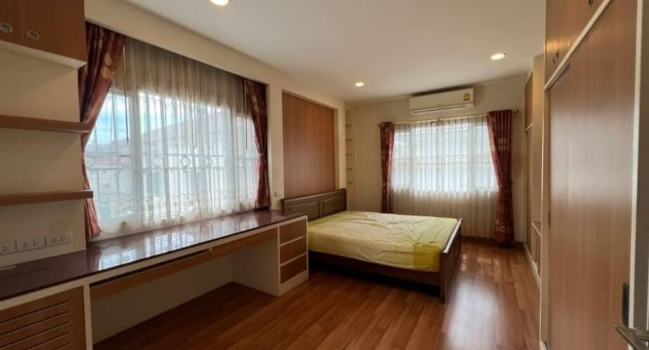 Casa en venta de 3 habitaciones en Si Racha, Chonburi