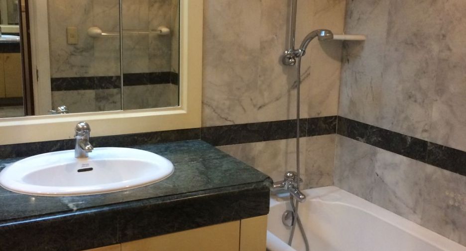 For sale 2 bedrooms condo in Pathum Wan, Bangkok