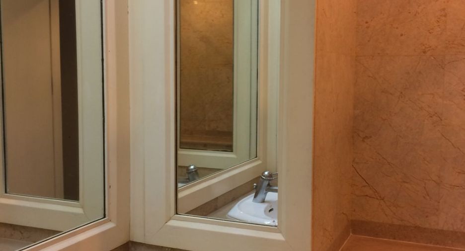 For sale 2 bedrooms condo in Pathum Wan, Bangkok