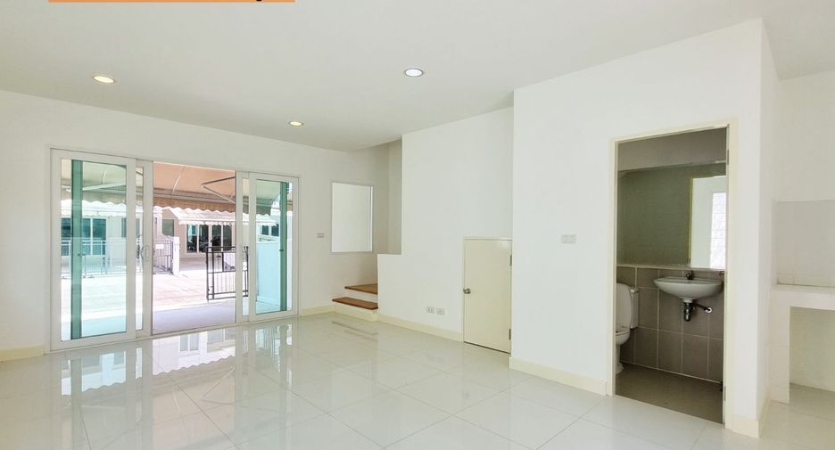 À vendre 3 chambres maison de ville à Suan Luang, Bangkok