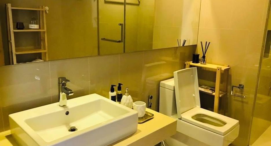 À vendre 2 chambres condo à Khlong Toei, Bangkok