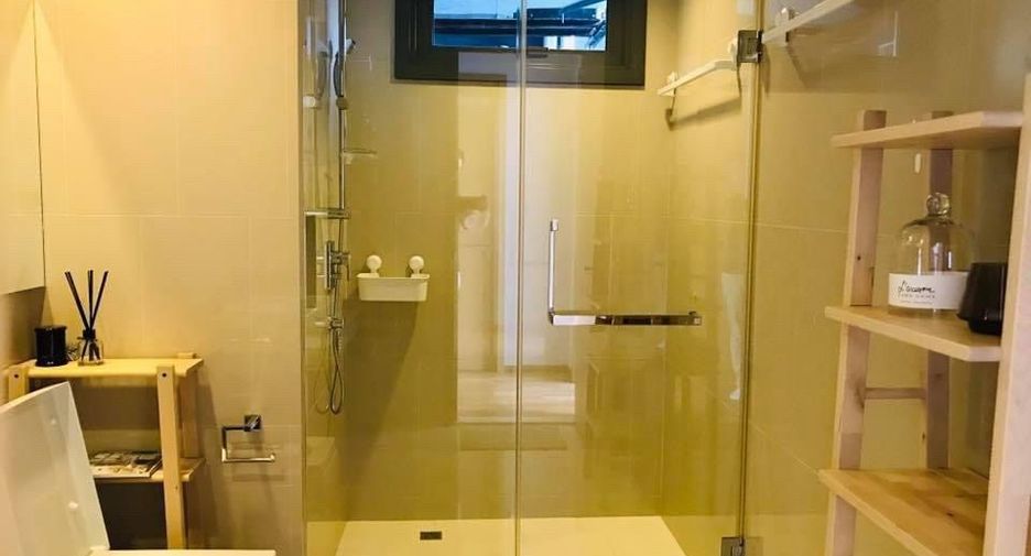 À vendre 2 chambres condo à Khlong Toei, Bangkok