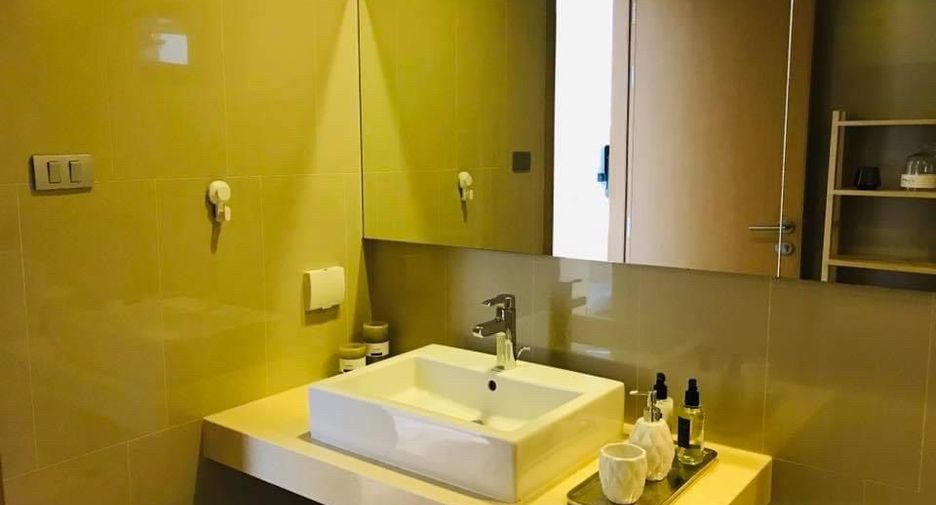 À vendre 2 chambres condo à Khlong Toei, Bangkok