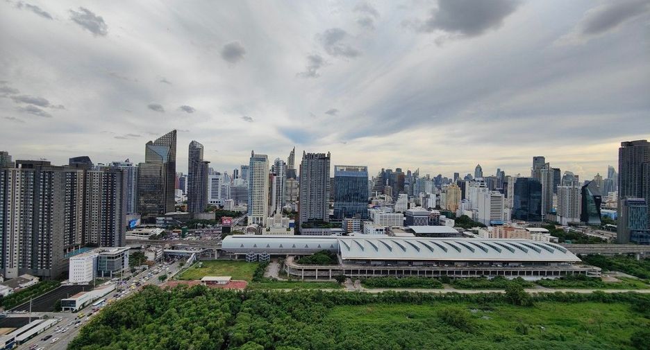 For sale 2 bed condo in Huai Khwang, Bangkok