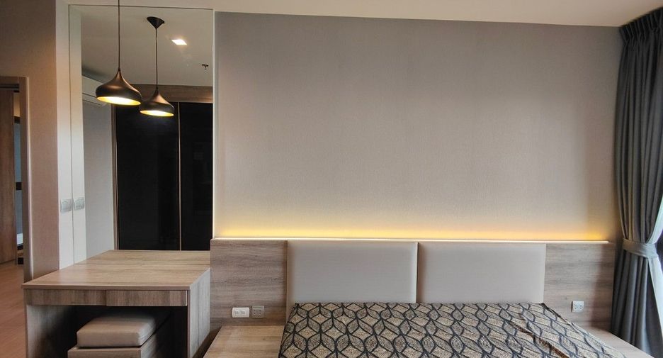 For sale 2 bed condo in Huai Khwang, Bangkok