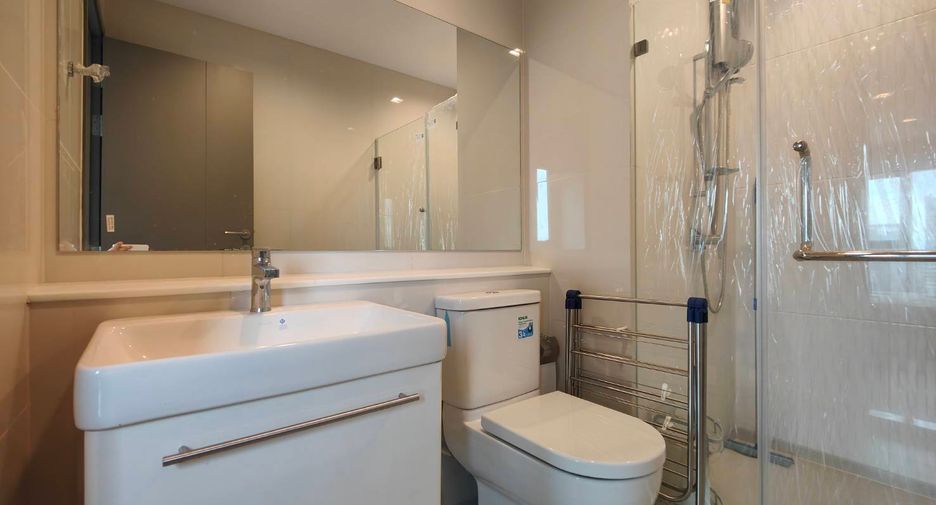 For sale 2 bed condo in Huai Khwang, Bangkok