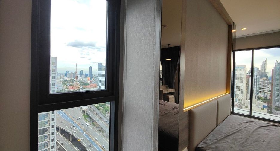 For sale 2 bed condo in Huai Khwang, Bangkok