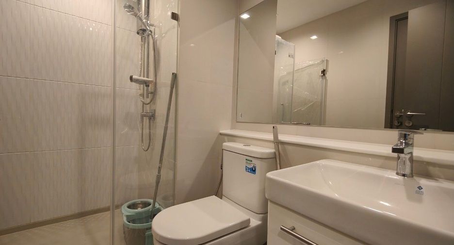 For sale 2 bed condo in Huai Khwang, Bangkok