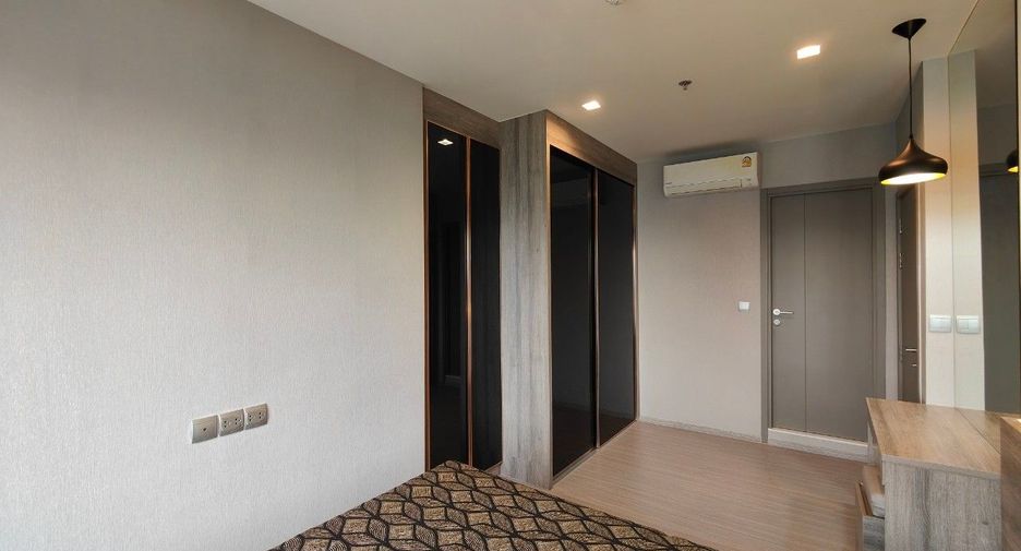 For sale 2 bed condo in Huai Khwang, Bangkok