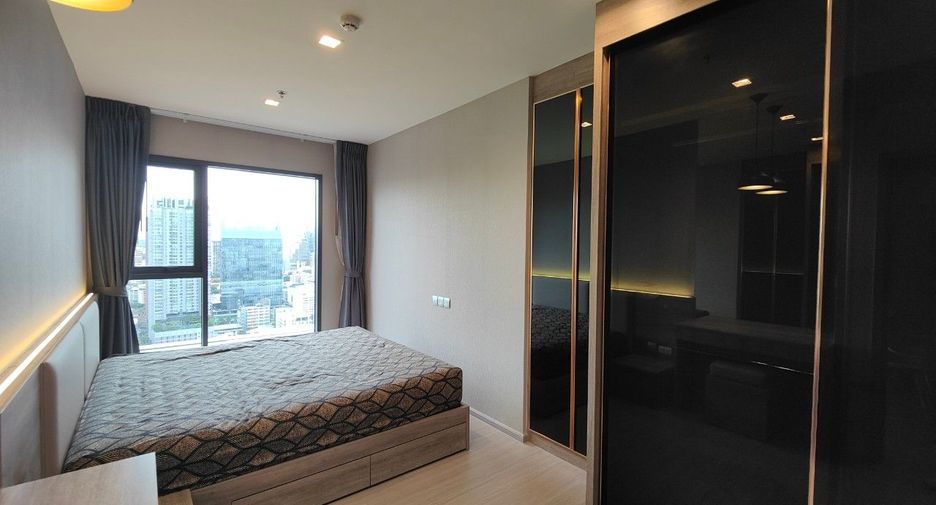 For sale 2 bed condo in Huai Khwang, Bangkok