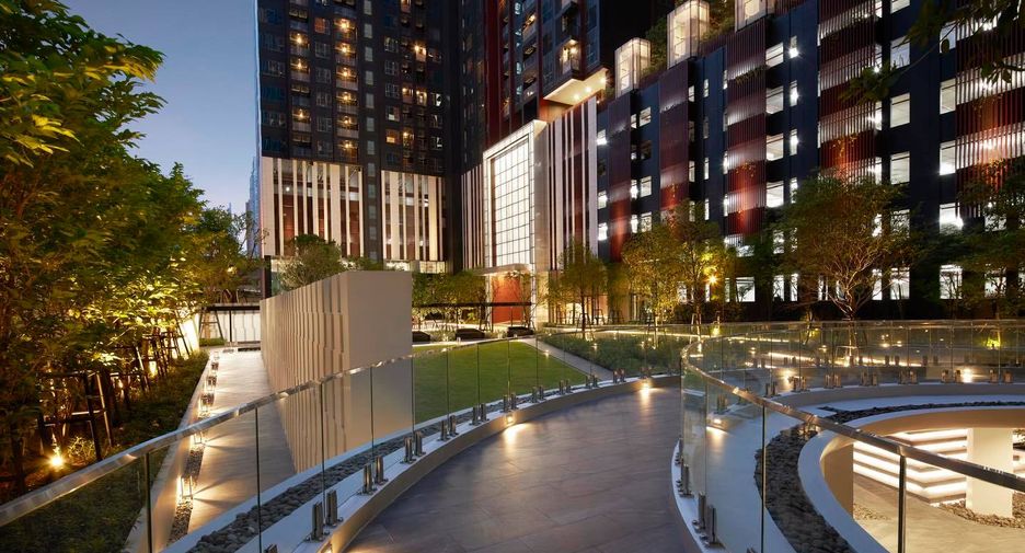 For sale 2 bed condo in Huai Khwang, Bangkok