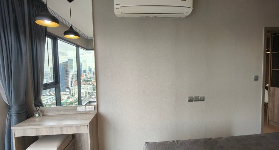 For sale 2 bed condo in Huai Khwang, Bangkok