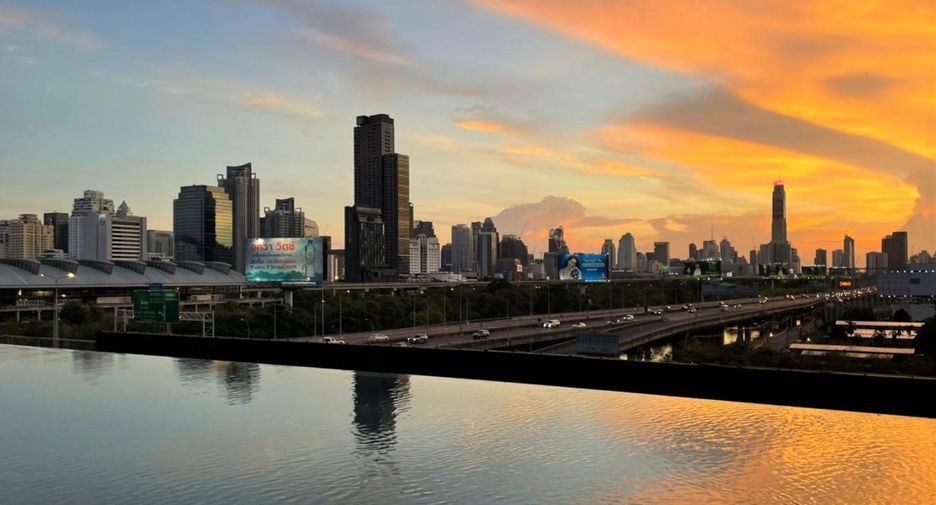 For sale 2 bed condo in Huai Khwang, Bangkok