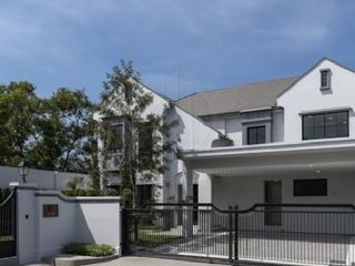 Haus zur Miete und zum Kauf mit 4 Zimmer in Saphan Sung, Bangkok