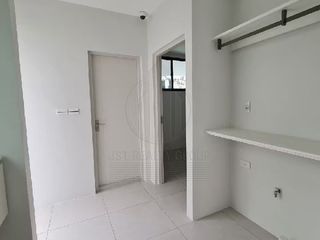 Haus zur Miete und zum Kauf mit 4 Zimmer in Saphan Sung, Bangkok