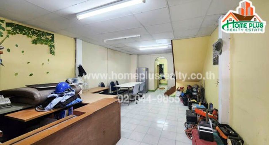 For sale 4 Beds townhouse in Mueang Nonthaburi, Nonthaburi