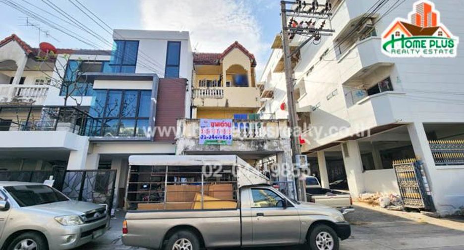 For sale 4 Beds townhouse in Mueang Nonthaburi, Nonthaburi