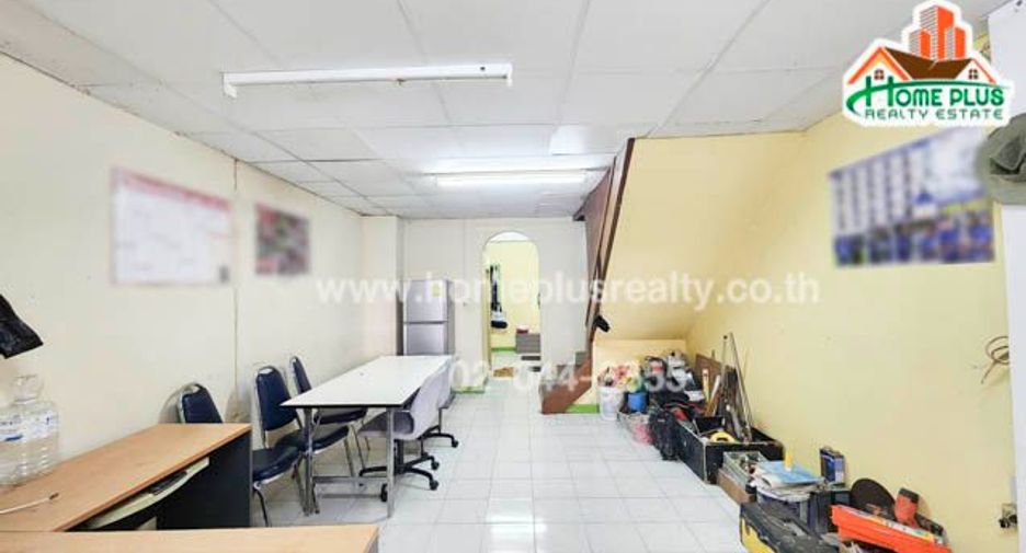 For sale 4 Beds townhouse in Mueang Nonthaburi, Nonthaburi