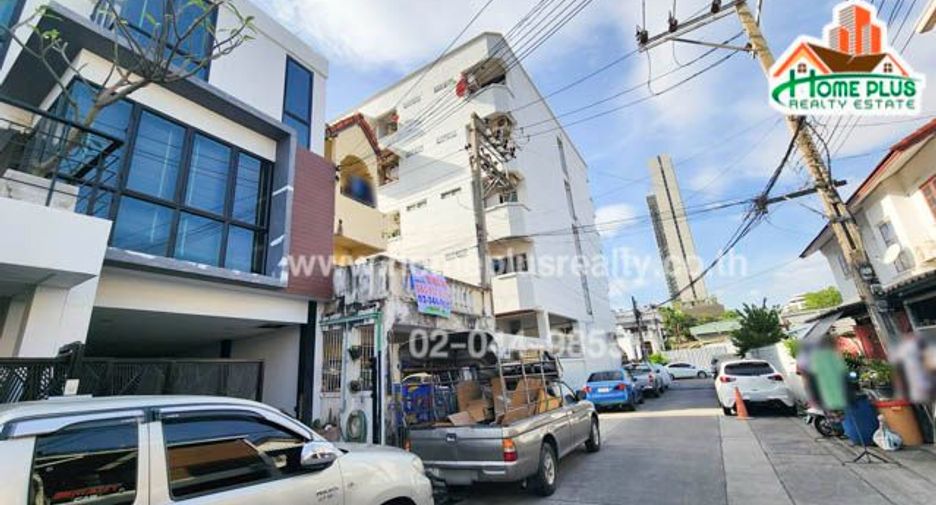 For sale 4 Beds townhouse in Mueang Nonthaburi, Nonthaburi