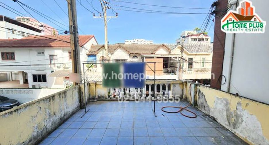 For sale 4 Beds townhouse in Mueang Nonthaburi, Nonthaburi