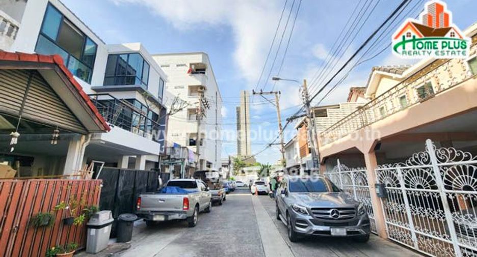 For sale 4 Beds townhouse in Mueang Nonthaburi, Nonthaburi