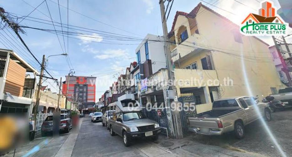 For sale 4 Beds townhouse in Mueang Nonthaburi, Nonthaburi