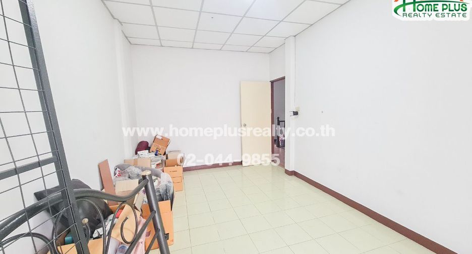 For sale 3 bedrooms townhouse in Nong Khaem, Bangkok