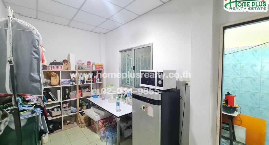 For sale 3 bedrooms townhouse in Nong Khaem, Bangkok