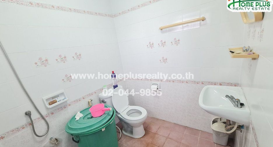 For sale 3 bedrooms townhouse in Nong Khaem, Bangkok