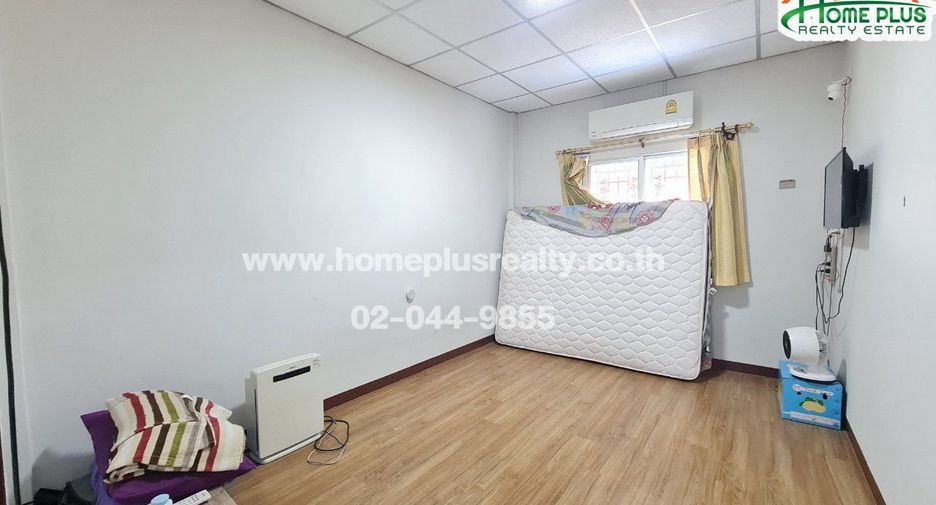 For sale 3 bedrooms townhouse in Nong Khaem, Bangkok
