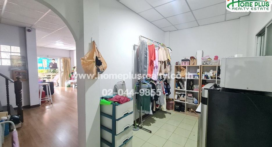 For sale 3 bedrooms townhouse in Nong Khaem, Bangkok