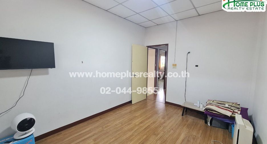 For sale 3 bedrooms townhouse in Nong Khaem, Bangkok