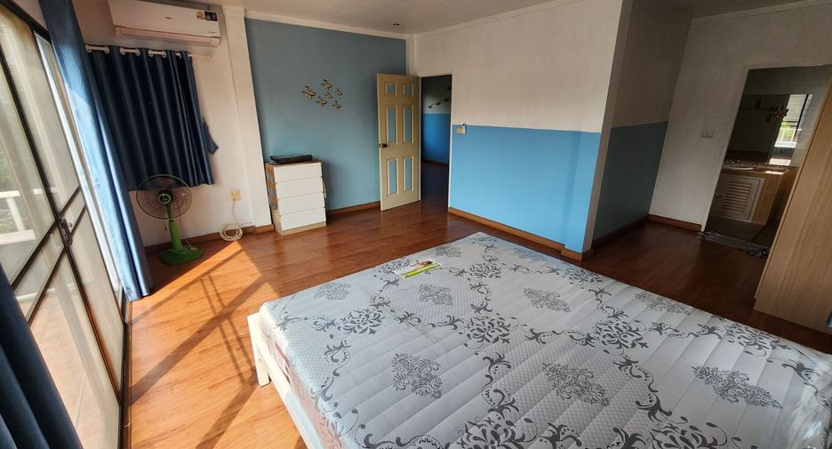 For rent and for sale 4 bedrooms house in Si Racha, Chonburi