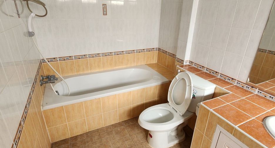 For rent and for sale 4 bedrooms house in Si Racha, Chonburi