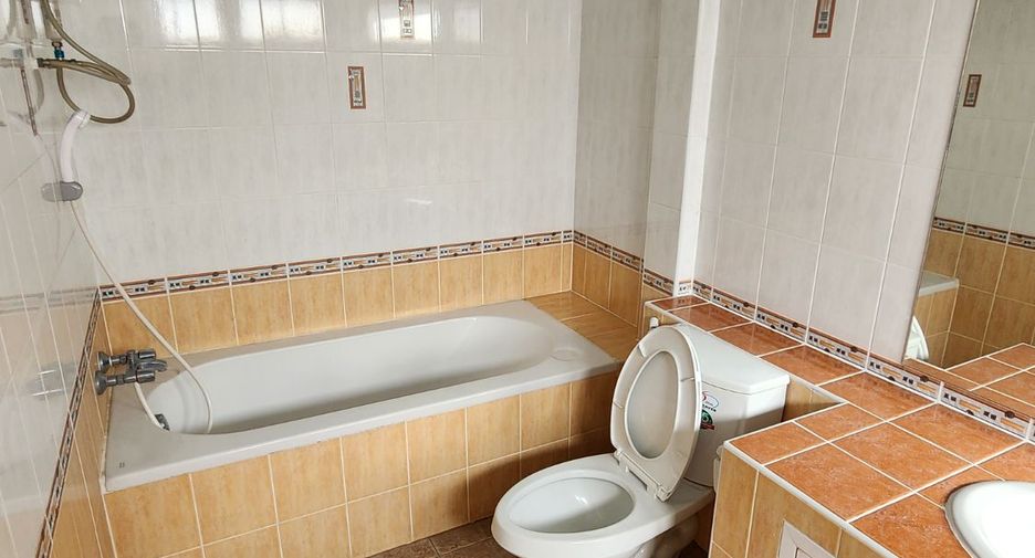 For rent and for sale 4 bedrooms house in Si Racha, Chonburi