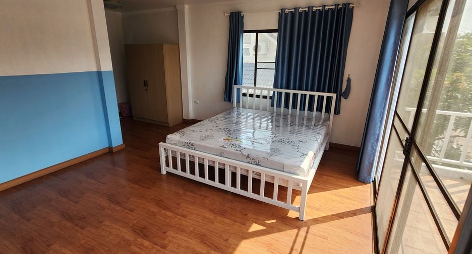 For rent and for sale 4 bedrooms house in Si Racha, Chonburi
