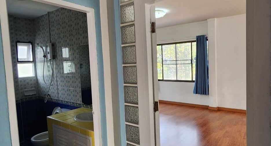 For rent and for sale 4 bedrooms house in Si Racha, Chonburi