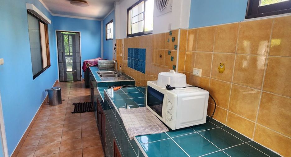 For rent and for sale 4 bedrooms house in Si Racha, Chonburi